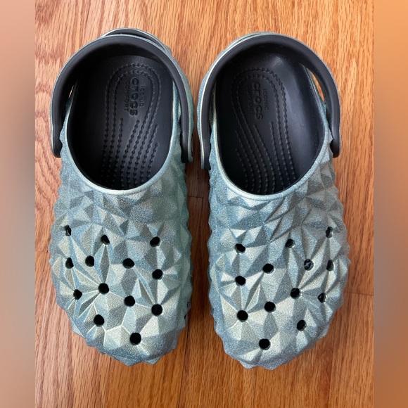 Brand New! Crocs Geometric Classic Clogs in Iridescent Aqua - Picture 6 of 10